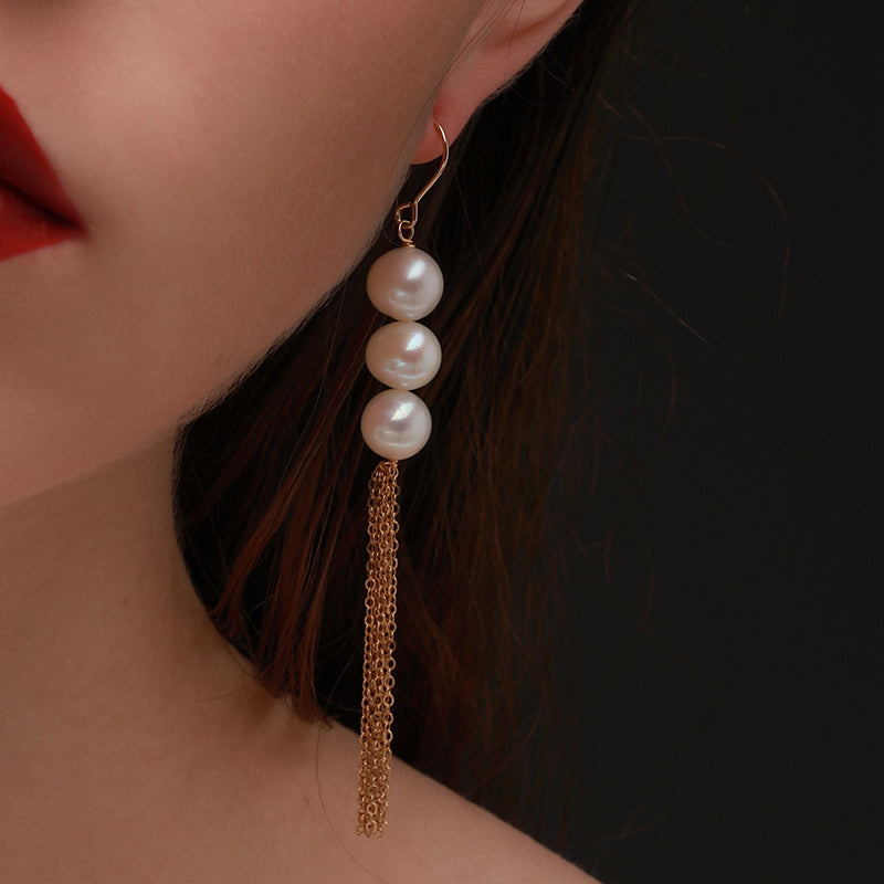 COCO Kim Flowing Pearl Series Three pearls tassel hook earring
