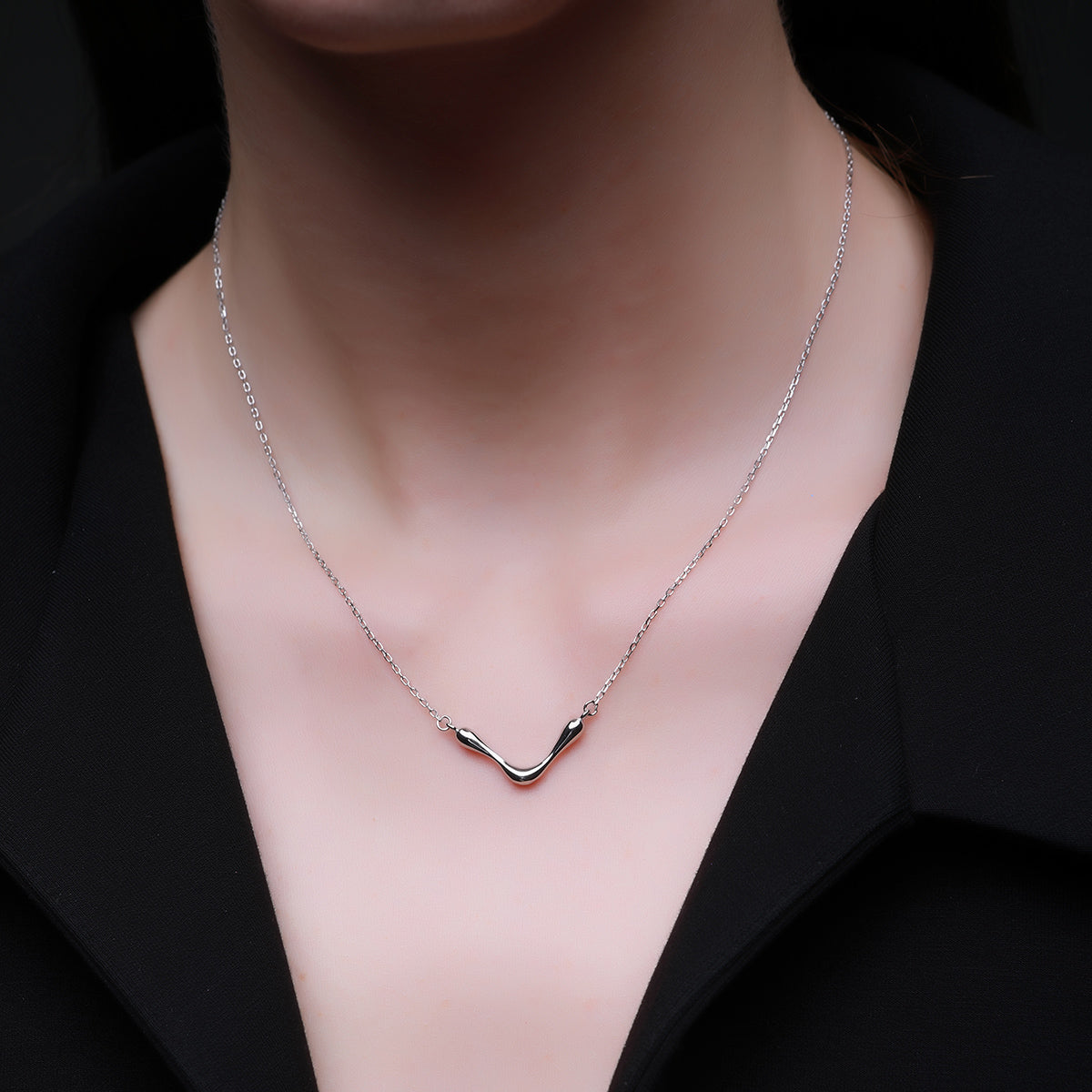 Archibald V-shaped necklace