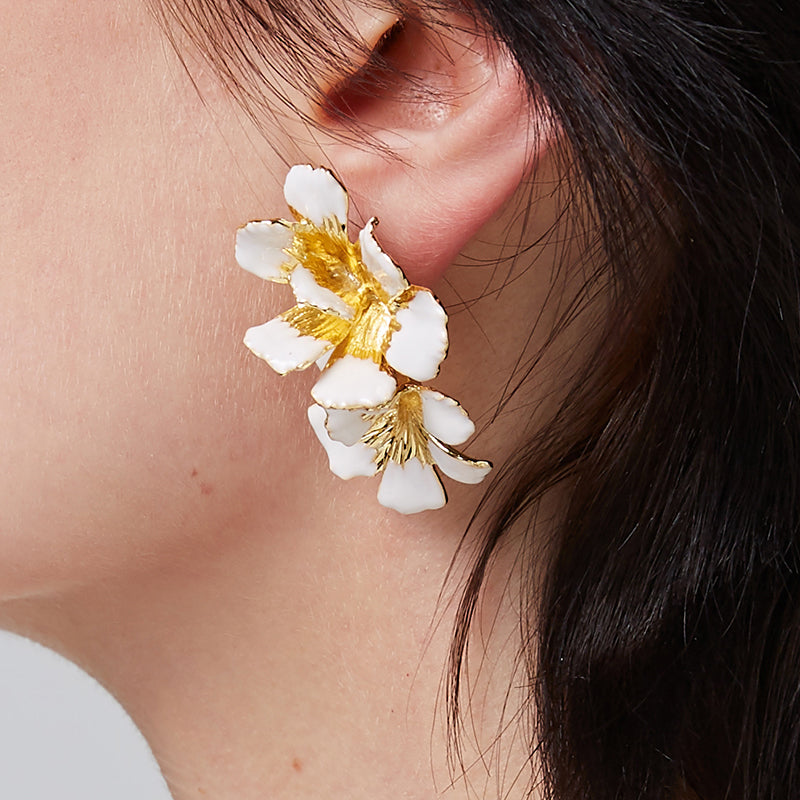 daartemis Cosmos Collection double blossom white stud earring